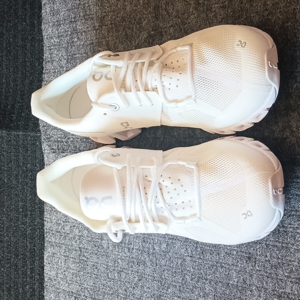 On Cloud Running women's sneakers